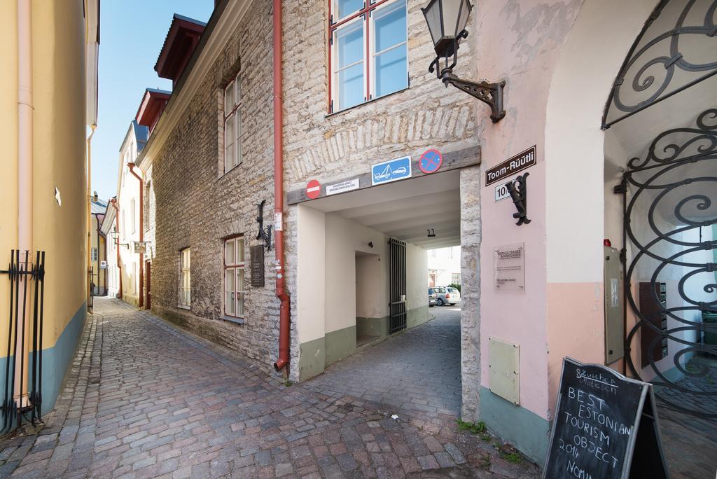 Old Town Toompea Butas *